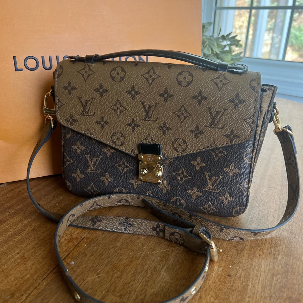 Faux Louis Vuitton Reverse Monogram Pouchette Métis